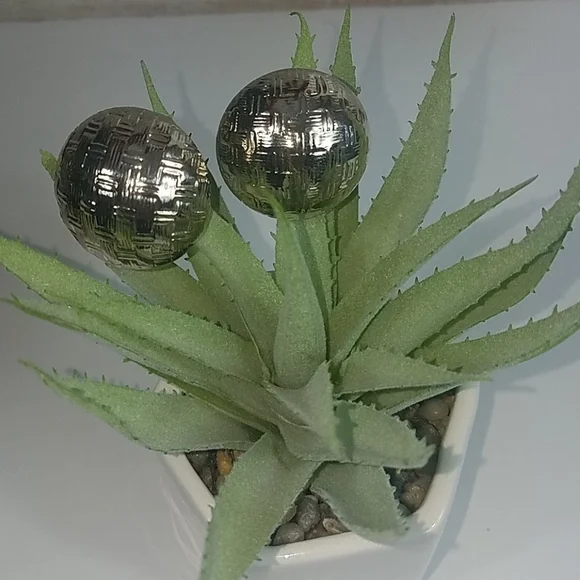 Fashion Jewelry, Vintage gold clip on earrings - Picture 1 of 4